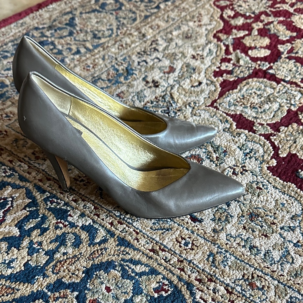 Elegant Gray Women's Pumps